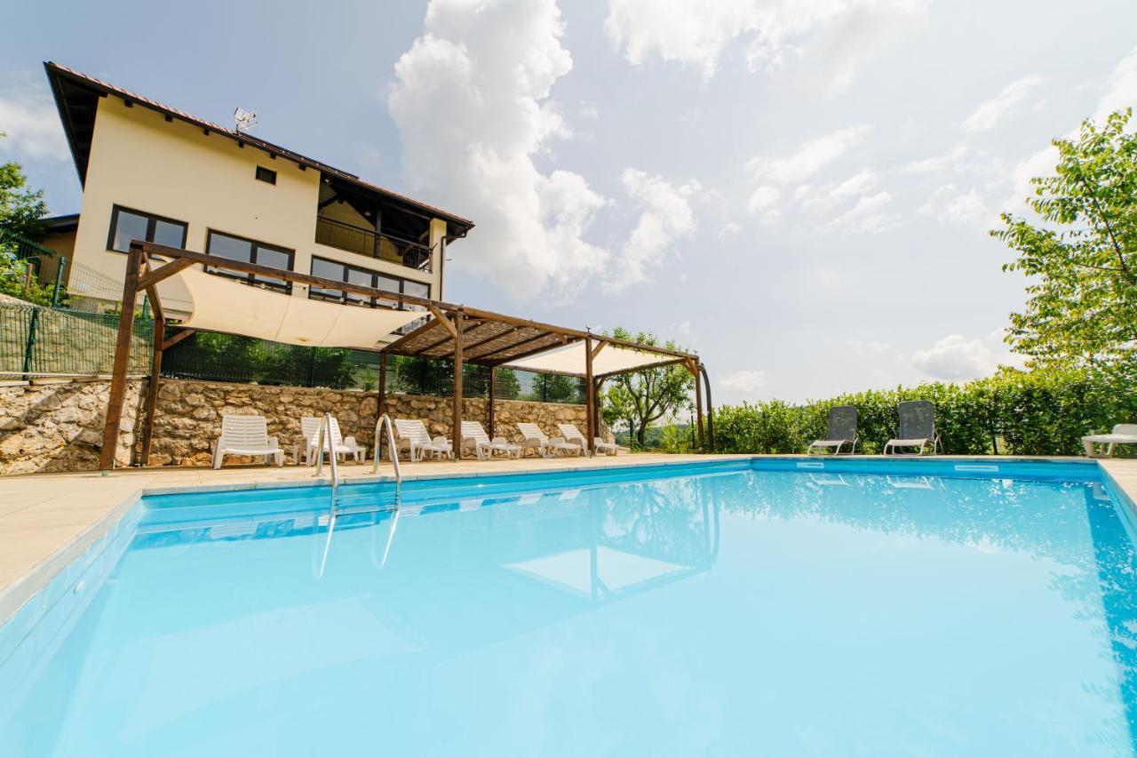 Jankovi Dvori Hotel Rakovica Exterior photo
