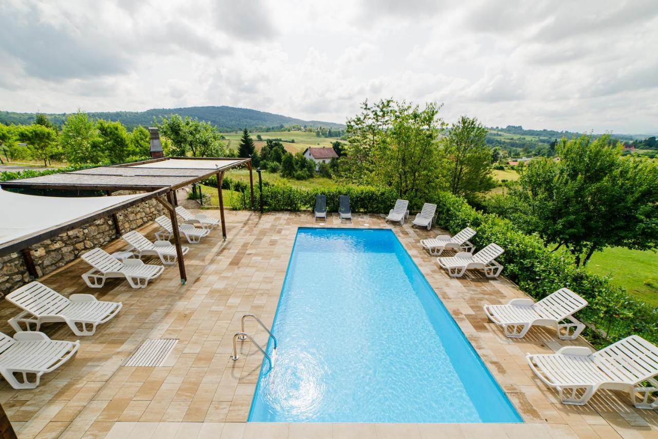Jankovi Dvori Hotel Rakovica Exterior photo